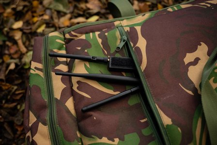Luxe (waterdichte en gevoerde) voerboot camo tas + luxe regenhoes handzender Xplore (met gratis voerboot mat)